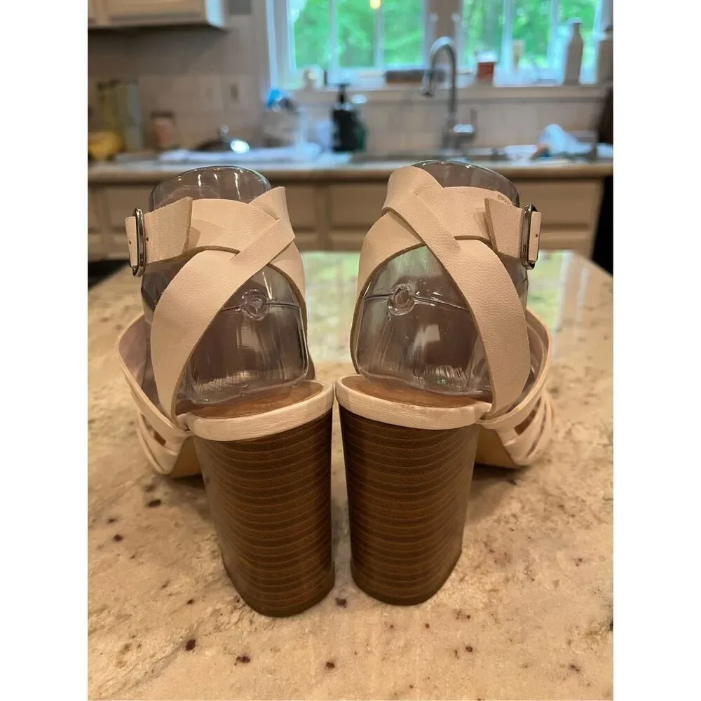 Madden Girl Reine White Faux Leather Block Heal Sandals sz 8 EUC